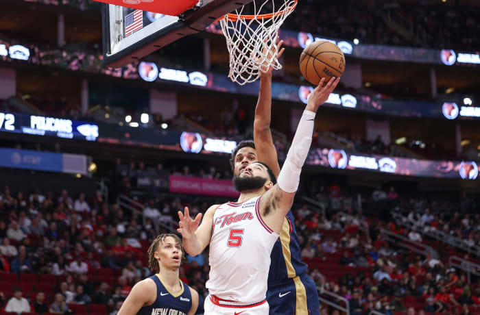 Rockets guard Fred VanVleet shoots the ball during the third quarter against the New Orleans Pelicans at Toyota Center.